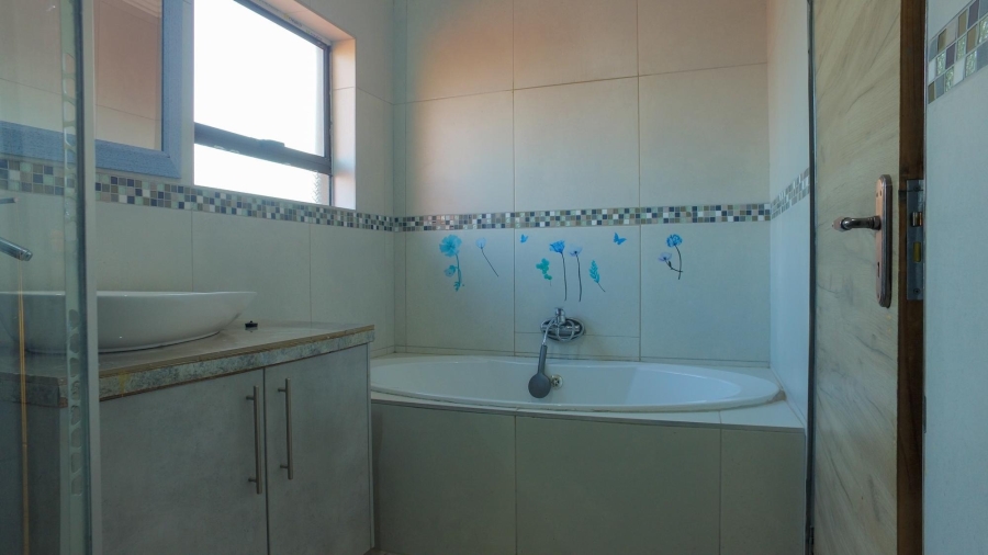 5 Bedroom Property for Sale in Waterkloof East North West